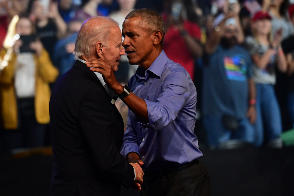 Joe Biden e Barack Obama durante un evento per le elezioni di midterm nel 2022