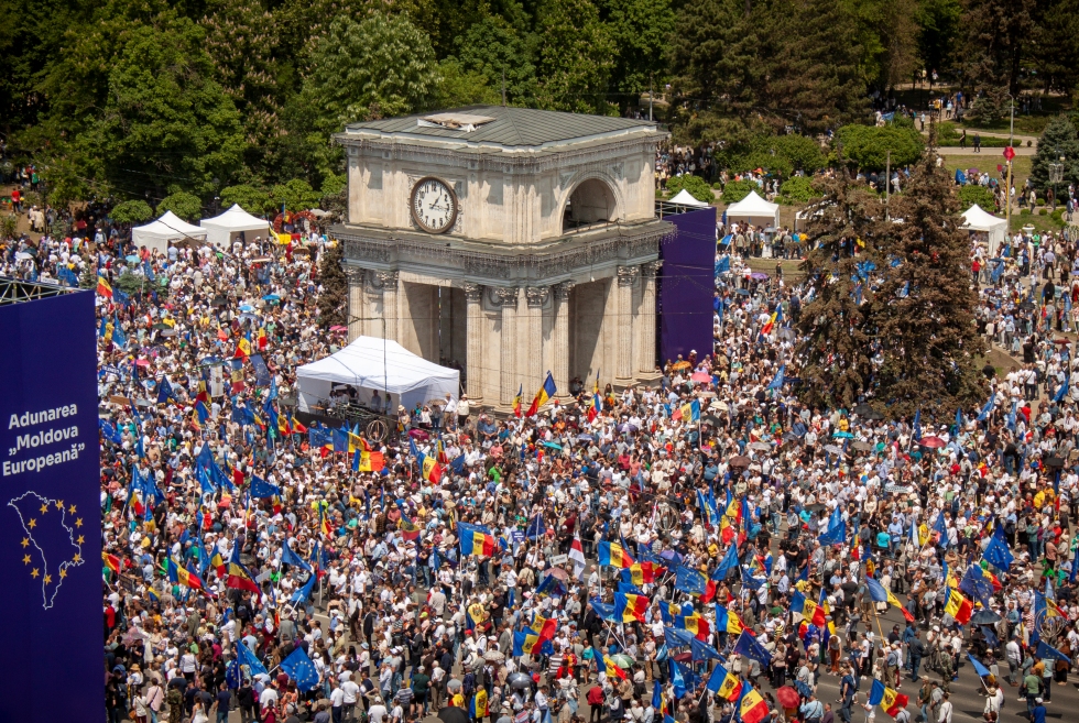 Una manifestazione a sostegno dell'integrazione della Moldavia nell'Unione Europea, lo scorso anno a Chișinău (AP/Aurel Obreja)