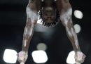 L'atleta statunitense Frederick Richard si esercita alle parallele durante un allenamento all'Arena Bercy in vista delle prossime Olimpiadi