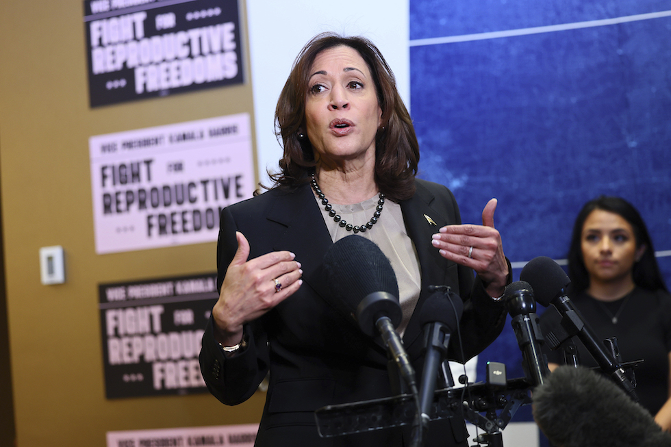 La visita di Kamala Harris a marzo di quest'anno a una clinica di Planned Parenthood, un ambulatorio dove vengono fatti aborti 