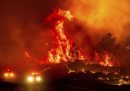 L'incendio visto dalla Highway 36, vicino a Paynes Creek, il 26 luglio