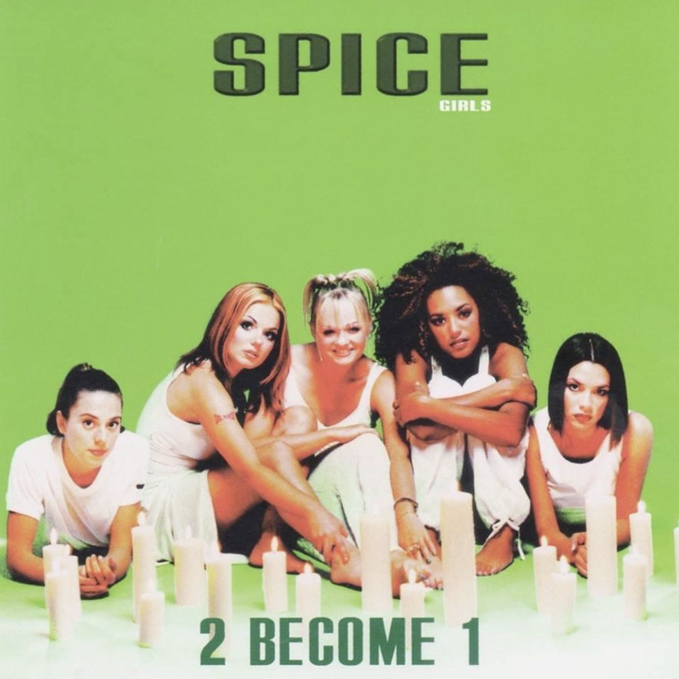 Una foto della copertina del singolo delle Spice Girls <em>2 become 1</em> del 1996, con lo sfondo verde acido