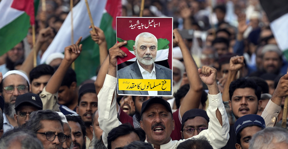 Manifestazioni per condannare l'uccisione di Haniyeh in Pakistan