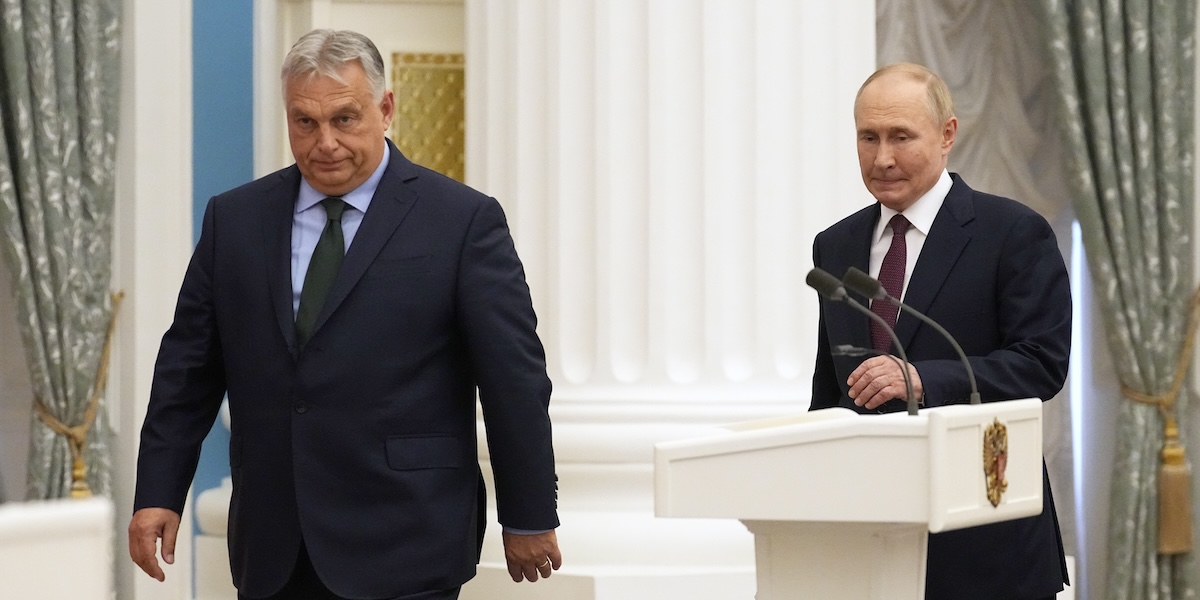 Il primo ministro ungherese Viktor Orbán con il presidente russo Vladimir Putin, a Mosca il 5 luglio