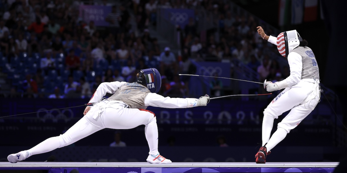 Un assalto della finale di fioretto femminile a squadre