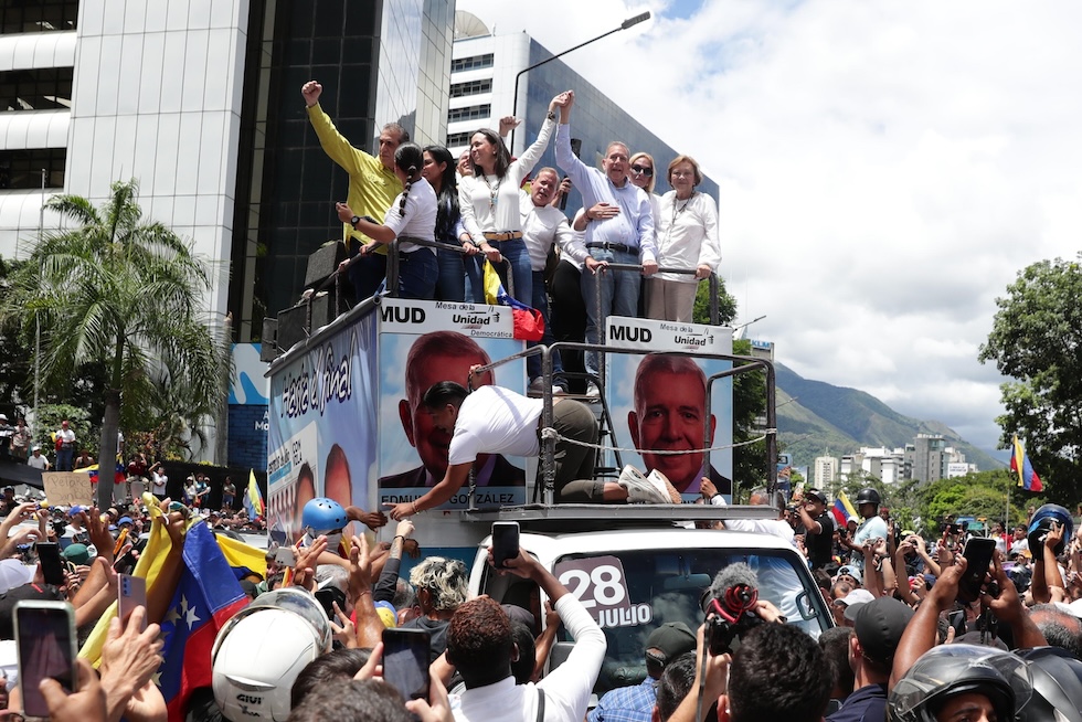 La leader dell'opposizione María Corina Machado e il “presidente eletto“ Edmundo González durante una manifestazione a Caracas, il 30 luglio 