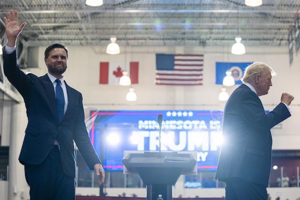 Donald Trump e J.D. Vance durante un comizio in Minnesota (AP Photo/Alex Brandon)