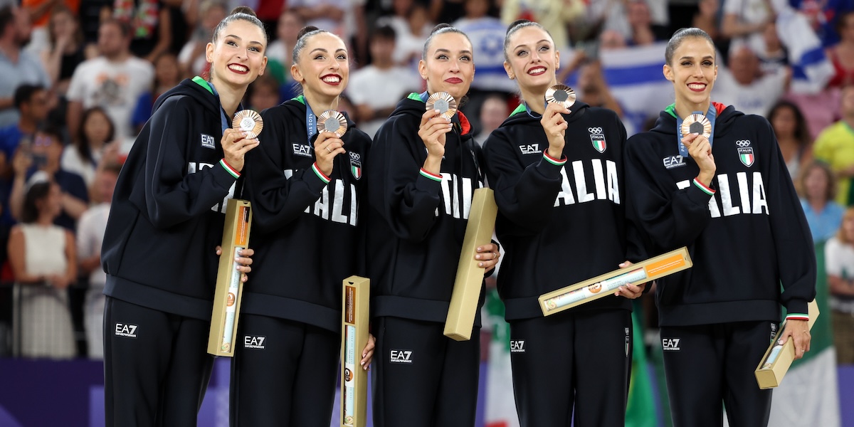 La premiazione della squadra italiana di ginnastica ritmica (Jamie Squire/Getty Images)