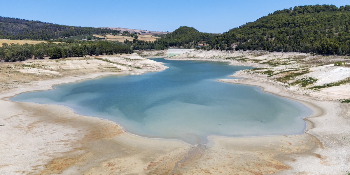 Il lago Fanaco, uno degli invasi interessati dal trasferimento, 17 luglio 2024 (AP Photo/Andrew Medichini)