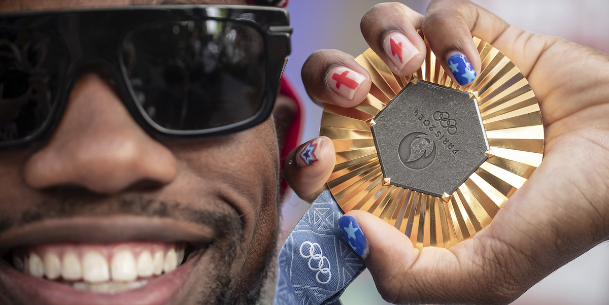 L'atleta statunitense Noah Lyles, vincitore della medaglia d'oro nei 100 metri (AP Photo/Aurelien Morissard)