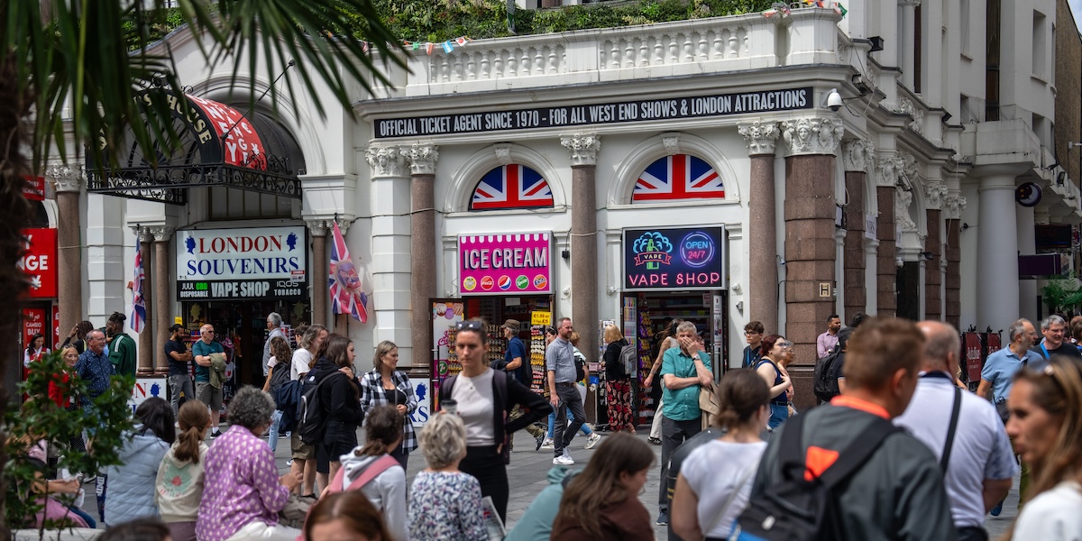 Persone a Leicester Square, il 18 luglio del 2023 (Carl Court/ Getty Images)