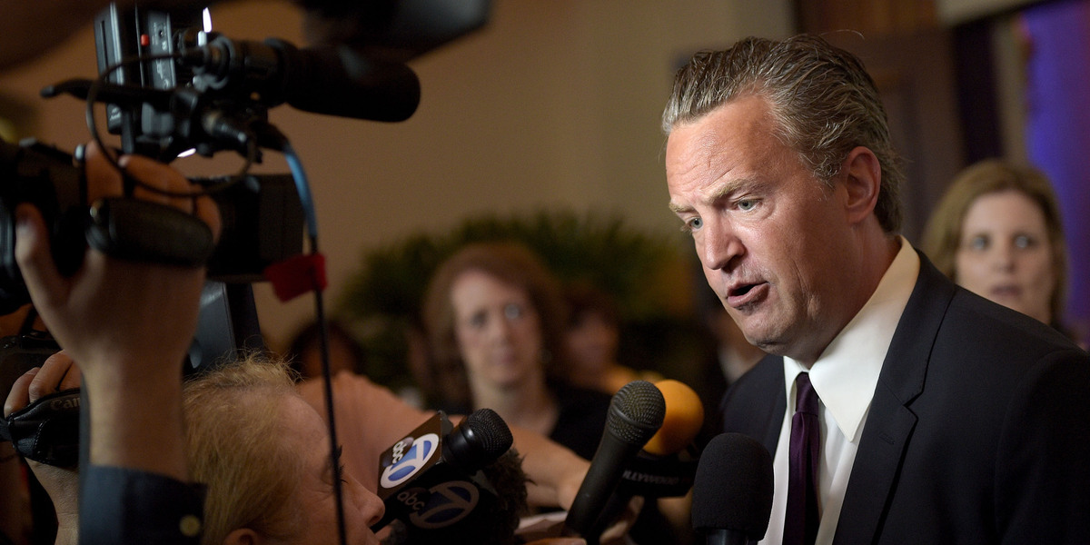 Matthew Perry a una conferenza stampa nel 2015 (Jason Kempin/Getty Images)