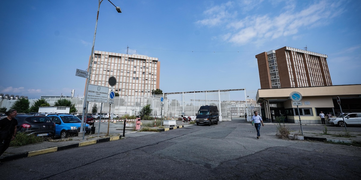 L'ingresso del carcere Lorusso e Cotugno di Torino