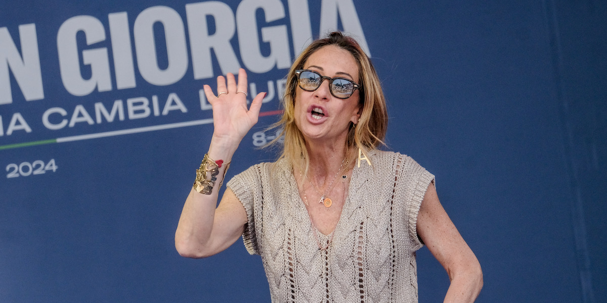 Arianna Meloni alla manifestazione di chiusura della campagna elettorale per le elezioni europee, in piazza del Popolo a Roma, il primo giugno 2024 (Mauro Scrobogna/LaPresse)
