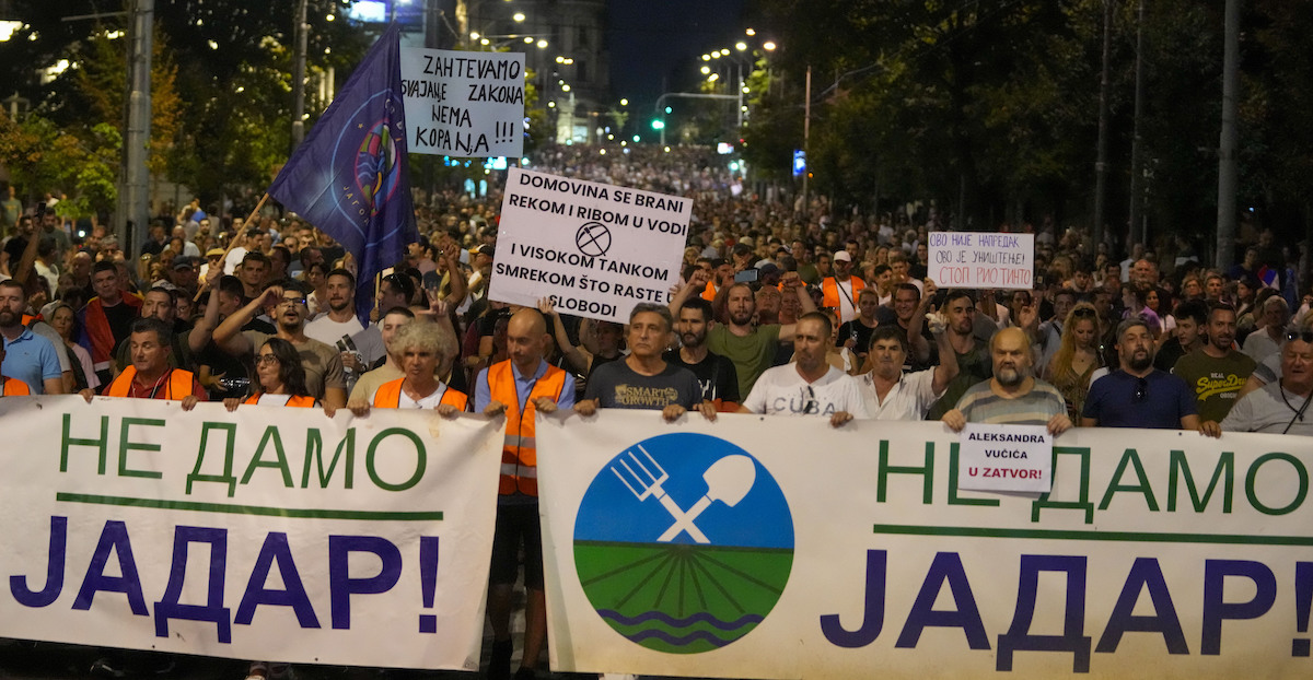 Manifestazioni a Belgrado contro la miniera di litio di Rio Tinto il 10 agosto 2024