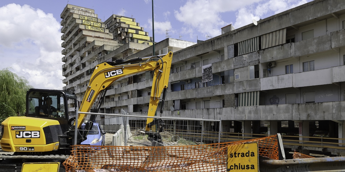 L'inizio dei lavori di messa in sicurezza della Vela Celeste di Scampia