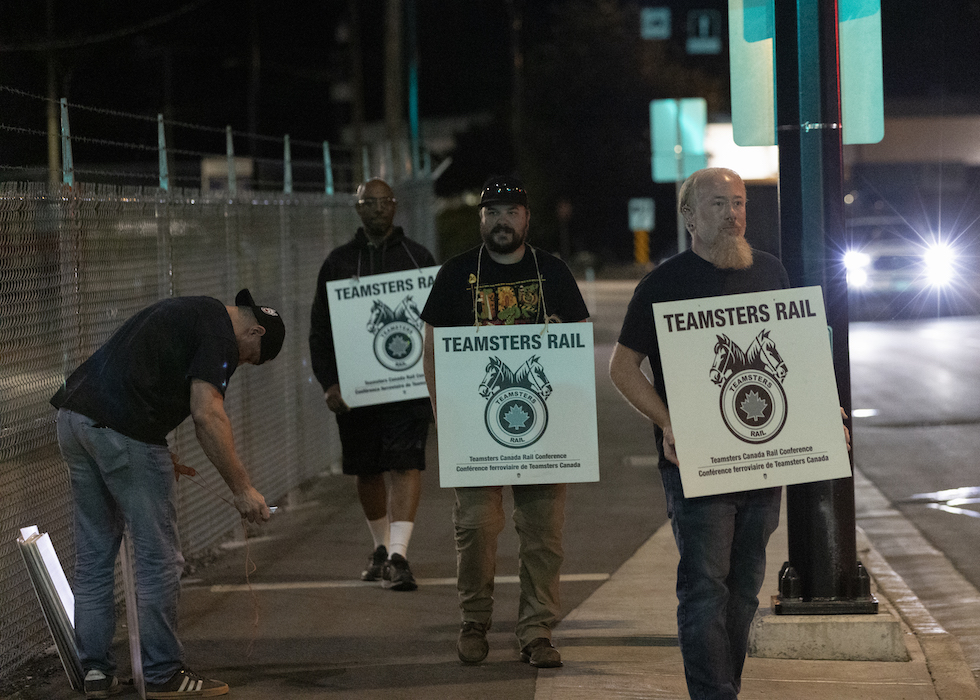 Lavoratori dei sindacati protestano a Vancouver 