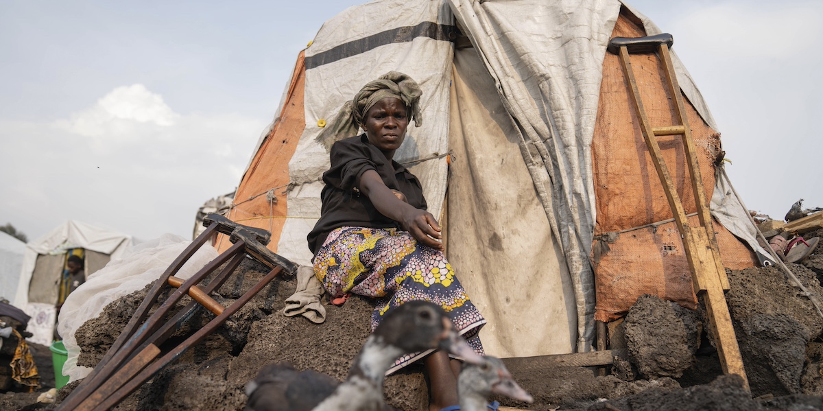 Sarah Bagheni, una donna che abita nel campo per sfollati di Bolengo, nella città di Goma (AP Photo/Moses Sawasawa)