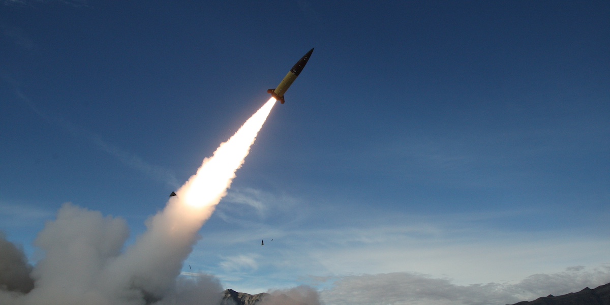 Un missile ATACMS fotografato durante un test dell'esercito statunitense (John Hamilton/U.S. Army via AP, file)