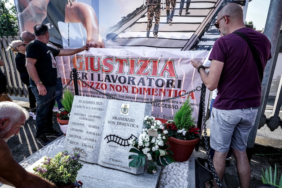 Cerimonia di commemorazione delle vittime della strage alla stazione di Brandizzo nel giorno dell'anniversario 