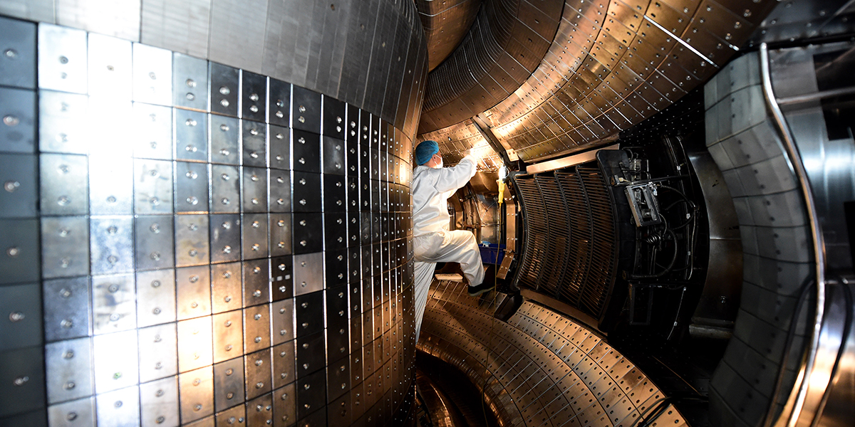 Attività di manutenzione e aggiornamento del tokamak di EAST a Hefei, Cina (Huang Bohan/Xinhua via ZUMA Press via ANSA)