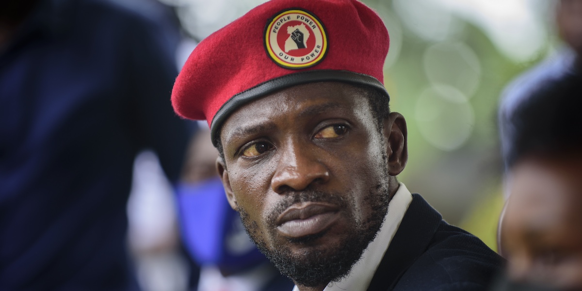 Bobi Wine nel 2021 (AP Photo/Nicholas Bamulanzeki)