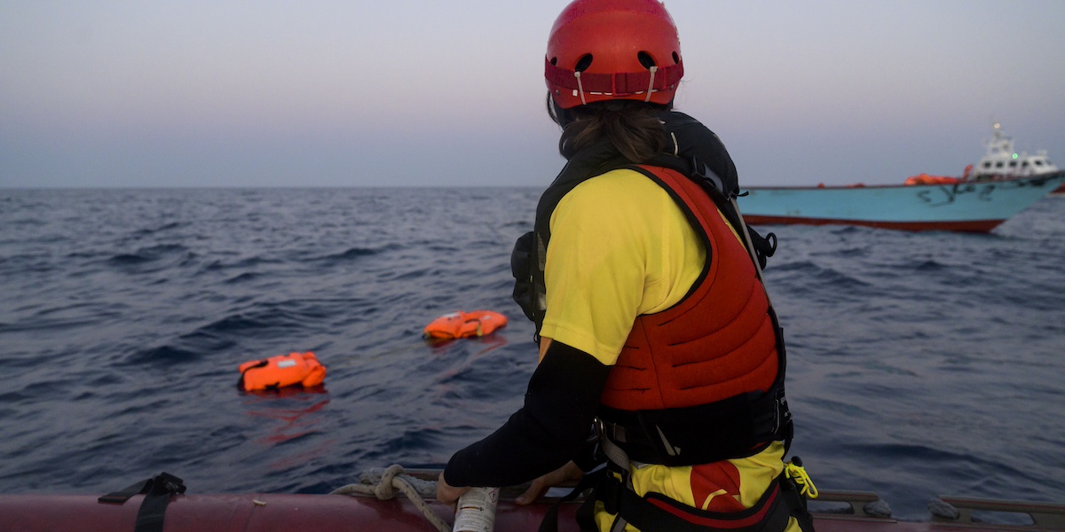 Un'operazione di soccorso in acque italiane nel 2022 (ANSA/Valeria Ferraro/SOPA Images via ZUMA Press Wire)