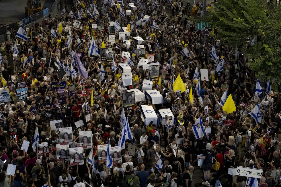 Una manifestazione per chiedere un accordo per la liberazione degli ostaggi israeliani, a Tel Aviv il 5 settembre 