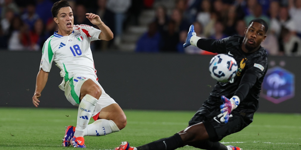 Giacomo Raspadori segna il terzo gol dell'Italia (Claudio Villa/Getty Images)