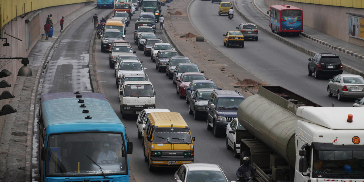 Un'autostrada trafficata a Lagos, in Nigeria (AP Photo/Sunday Alamba)