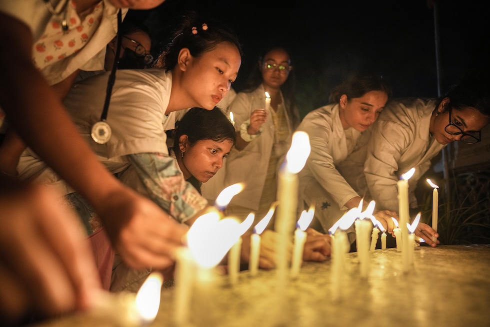 Una manifestazione a Guwahati, nell'India orientale, 17 agosto 2024. (AP Photo/Anupam Nath)