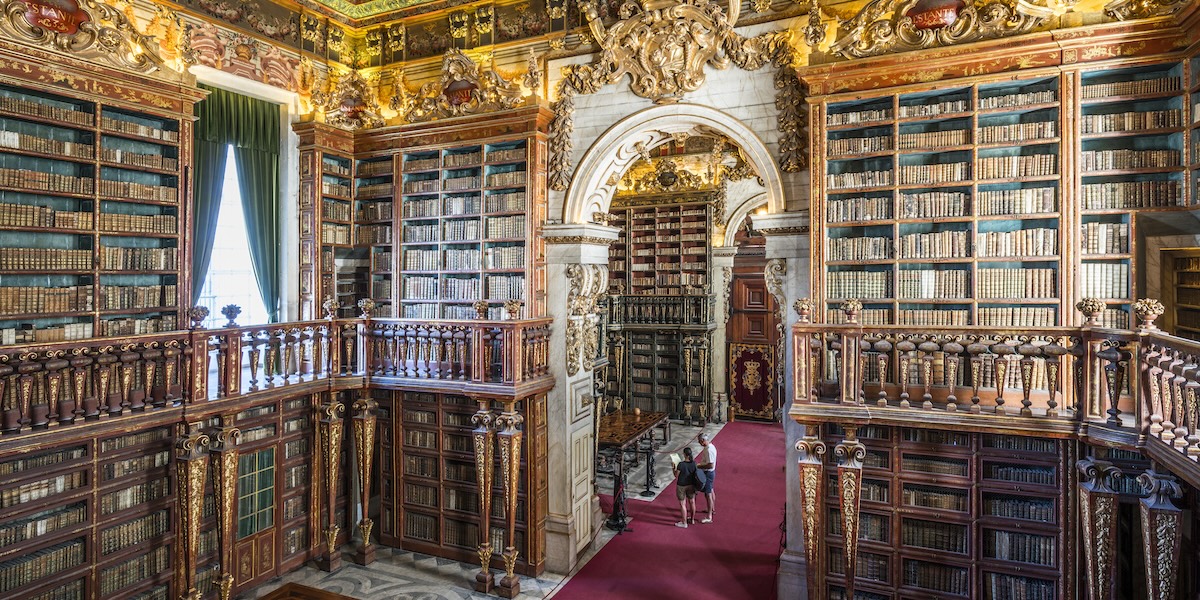 La biblioteca Joanina di Coimbra (Gerhard Westrich/ Laif, Contrasto)