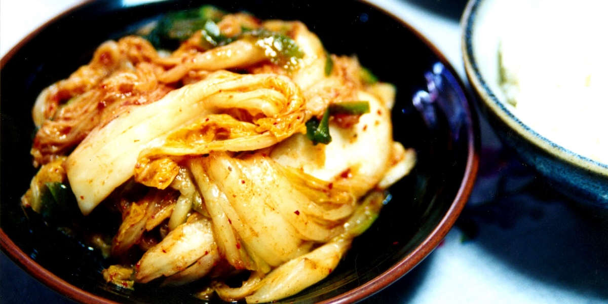 Un piatto di kimchi (Courtesy Everett Collection, Contrasto)