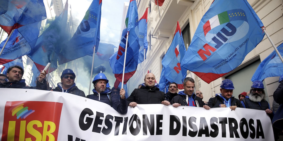 Una manifestazione dei lavoratori dell'ex ILVA a Roma nel gennaio 2023