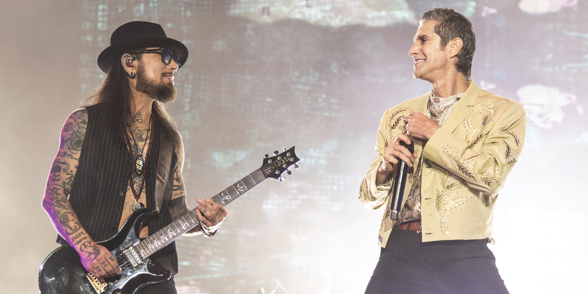 Dave Navarro e Perry Farrell durante un concerto nel 2021 (Amy Harris/Invision/AP)