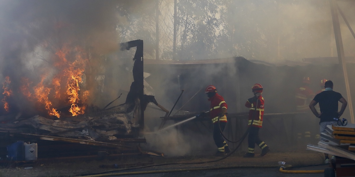 Pompieri a Sever do Vouga, una città nel nord del Portogallo, il 16 settembre