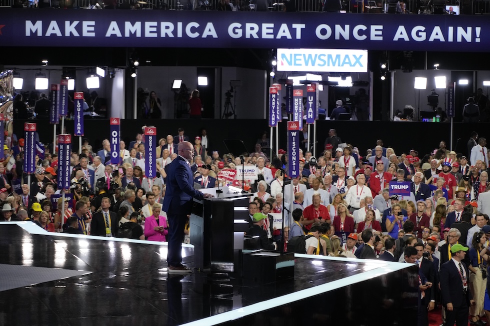 Sean O'Brien sul palco della convention Repubblicana a Milwaukee, il 15 luglio 