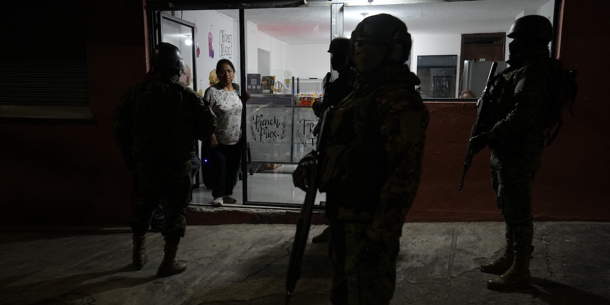 Pattuglie di soldati in Ecuador (AP Photo/Dolores Ochoa)