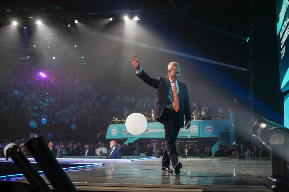 Nigel Farage sul palco della convention, il 20 settembre 