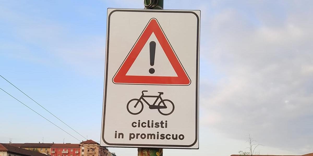 Il cartello sul ponte della Ghisolfa (foto comune di Milano)