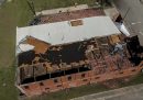 Un edificio semi-scoperchiato dalla tempesta Helene a Valdosta, in Georgia