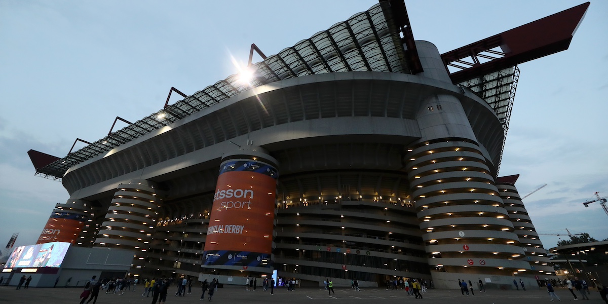 Lo stadio Giuseppe Meazza di San Siro, a Milano, prima del derby fra Inter e Milan in Serie A il 22 settembre 2024 (Marco Luzzani/Getty Images)