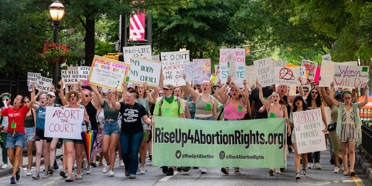 Una manifestazione per il diritto all'aborto in Georgia nel 2022 (Elijah Nouvelage/Getty Images)