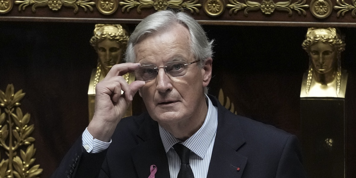 Il primo ministro francese Michel Barnier, durante il suo discorso all'Assemblea Nazionale (AP Photo/Thibault Camus)