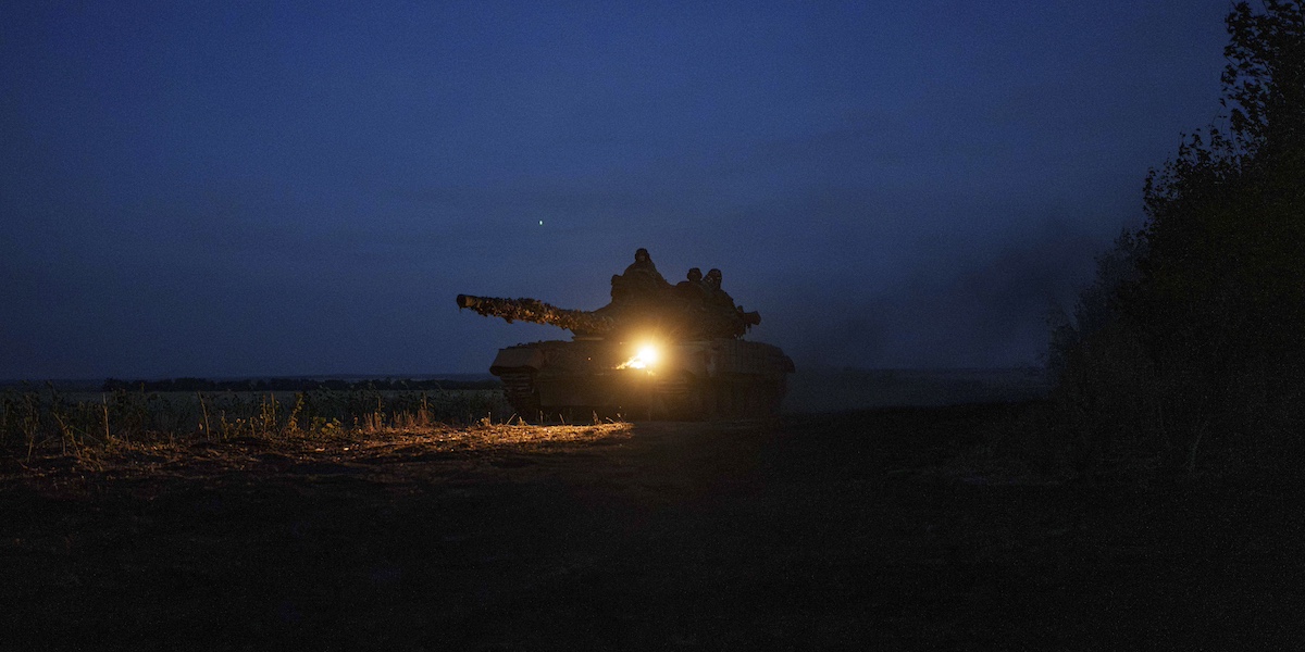 Un carro armato ucraino vicino a Pokrovsk (AP Photo/Evgeniy Maloletka)