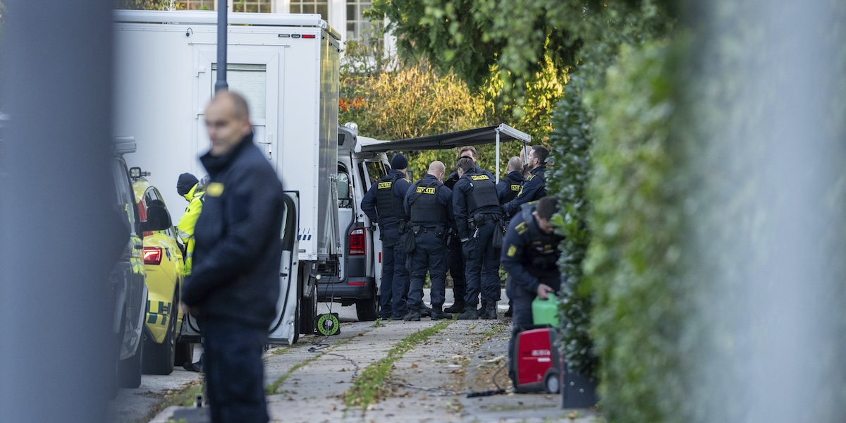 La polizia danese vicino al luogo delle esplosioni, Copenaghen, 2 ottobre (Emil Nicolai Helms/ Ritzau Scanpix via AP)