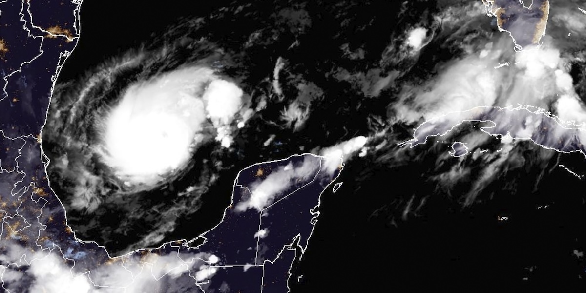 Un'immagine satellitare della National Oceanic and Atmospheric Administration, domenica 6 ottobre 2024 (NOAA via AP)