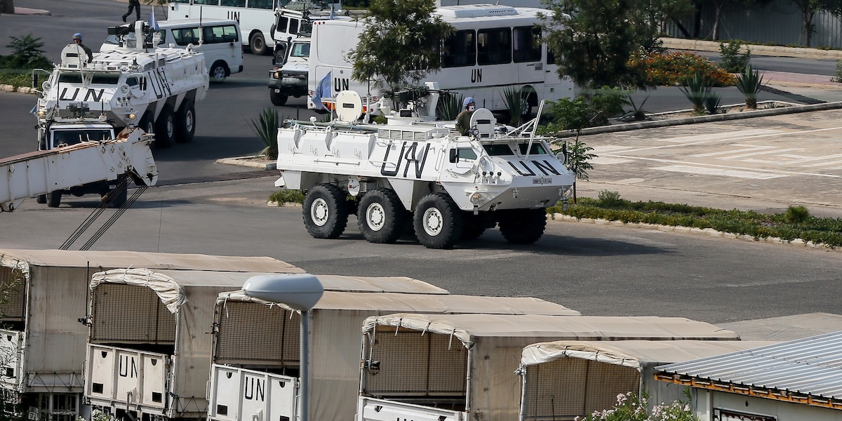 Veicoli dell'UNIFIL vicino alla base di Naqura