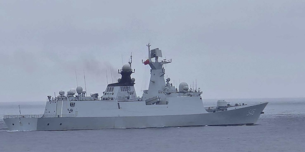 Una nave della marina cinese avvistata dalla guardia costiera di Taiwan a nord di Taiwan, 23 maggio 2024 (Taiwan Coast Guard via AP)