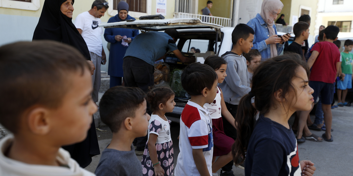 Famiglie sfollate rifugiatesi vicino a Damasco, in Siria (AP Photo/Omar Sanadiki)